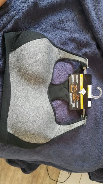 Brassière de sport neuve 95B