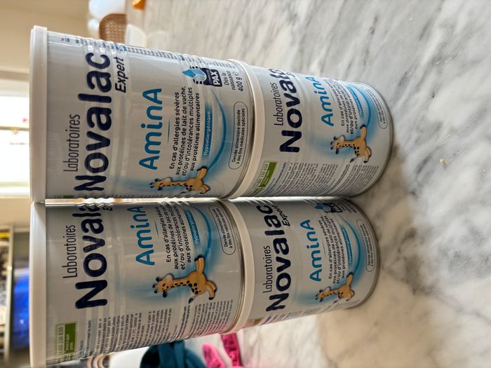 4 boîtes de lait Amina novalac expert neuves
