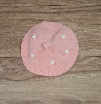 Béret bonnet tricoté orné avec pompons enfant 