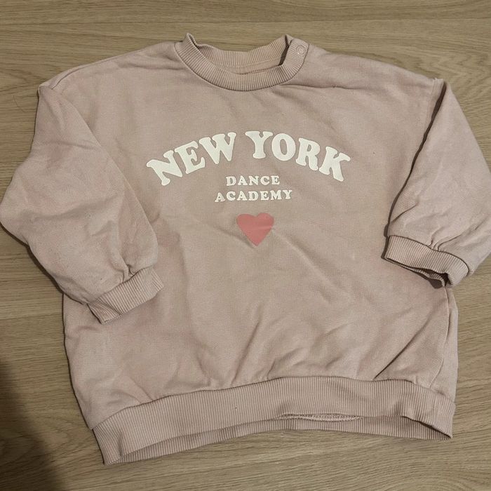 Pull rose New York H&M 9-12mois 80cm