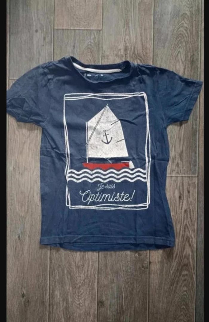 t-shirt bleu marine bateau 8 ans / 128 cm Bon état Gémo