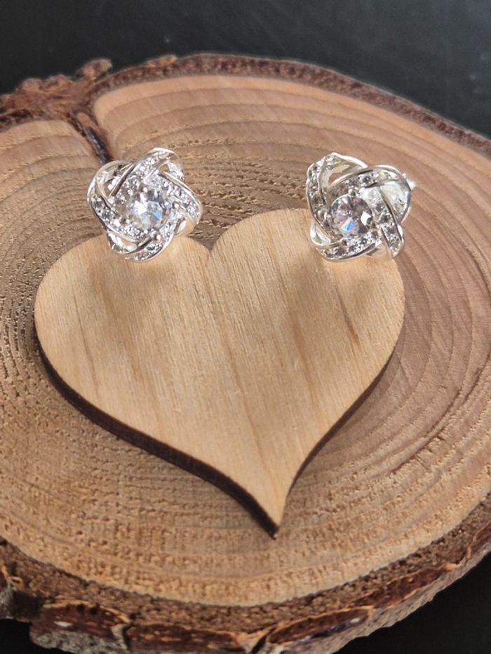 Jolies boucles d'oreilles en argent et zircone - photo numéro 2