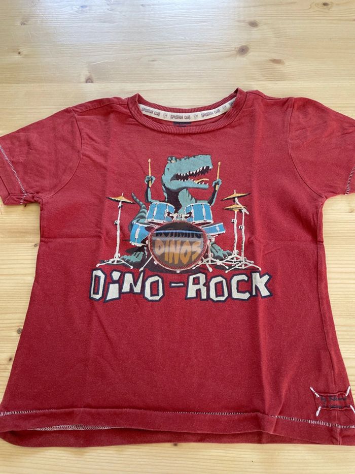 T-shirt, avec un dinosaure