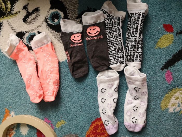 Veste coupe vent 8 ans + 5 paires de socquettes Smileys - photo numéro 3