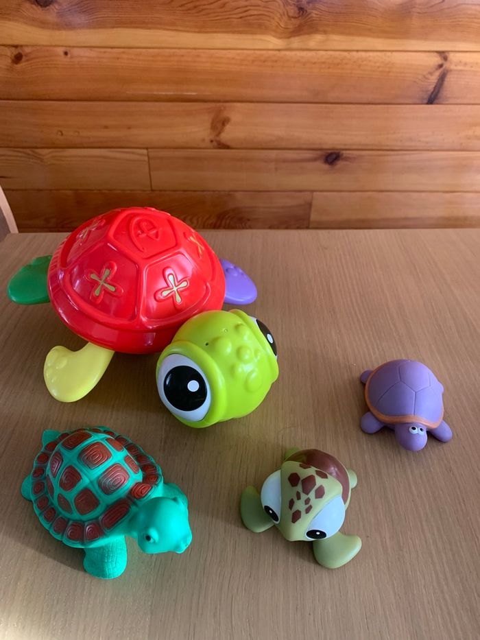 4 tortues jouets de bain