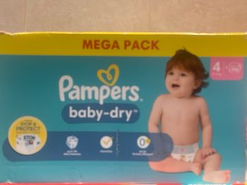 96 couches Pampers taille 4 baby dry 