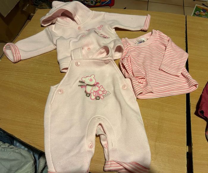 Lot de 20 vêtements taille 3 mois - photo numéro 4