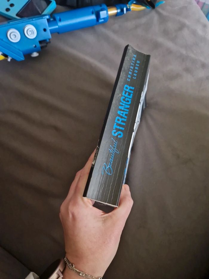 Beautiful Stranger - photo numéro 2