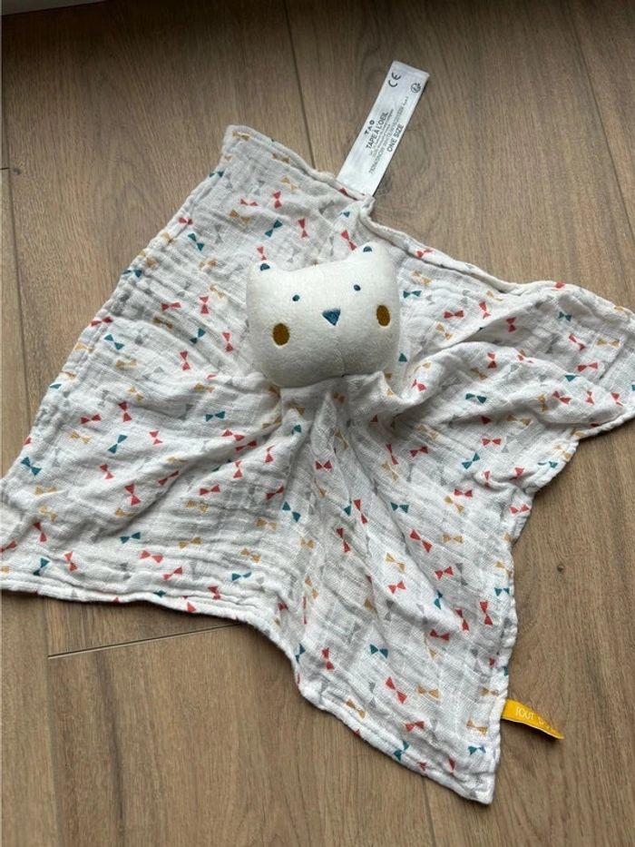 Doudou lange chat tape à l’œil