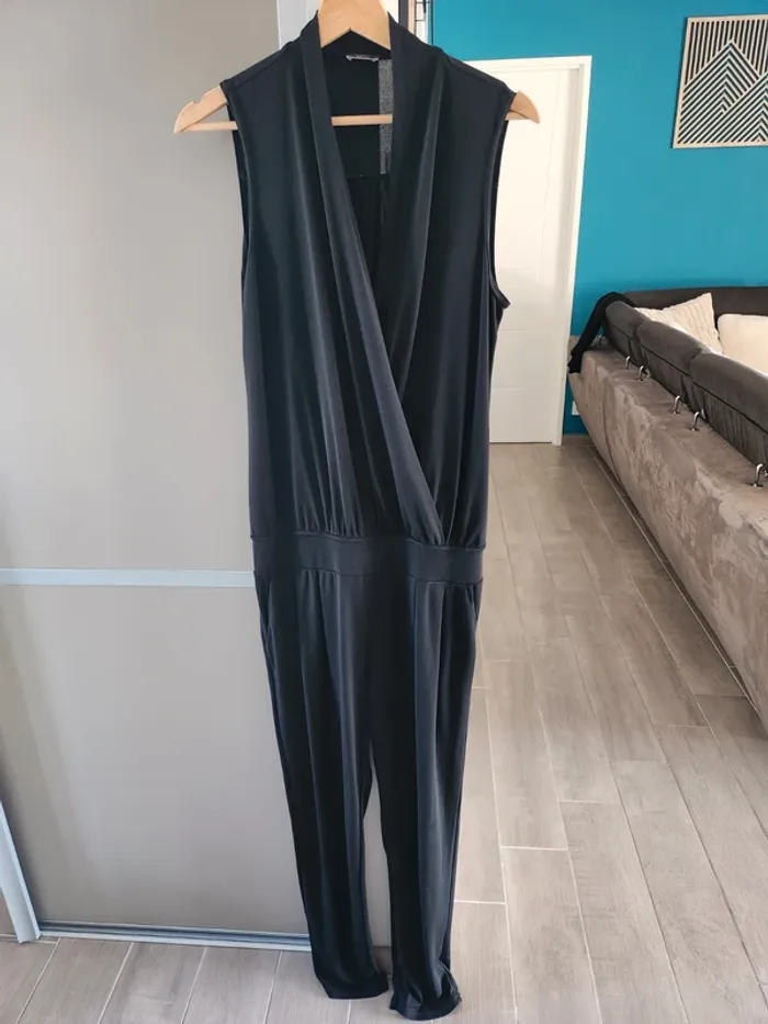 Combi pantalon noire formul taille 40 bon état elastiquée