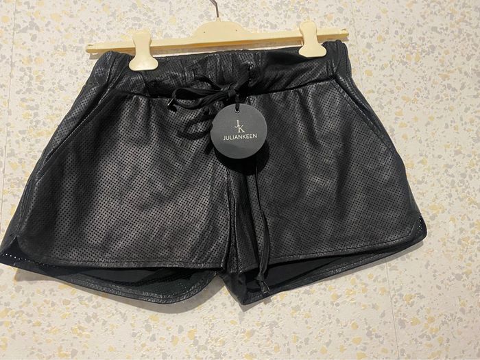 Mini short vrai cuir créateur italien juliankeen 42