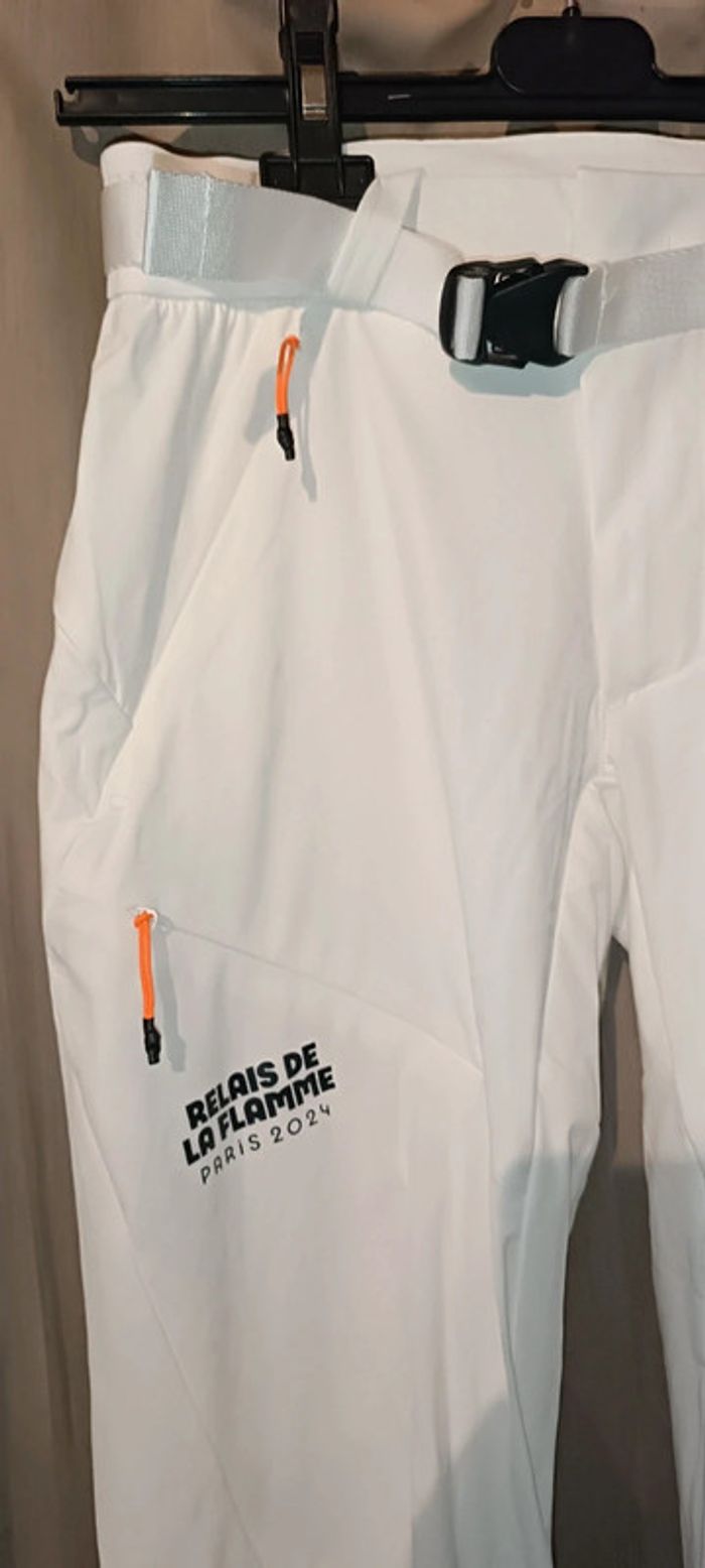 ! collector !Pantalon du Relais de la flamme des Jeux Olympiques - photo numéro 3