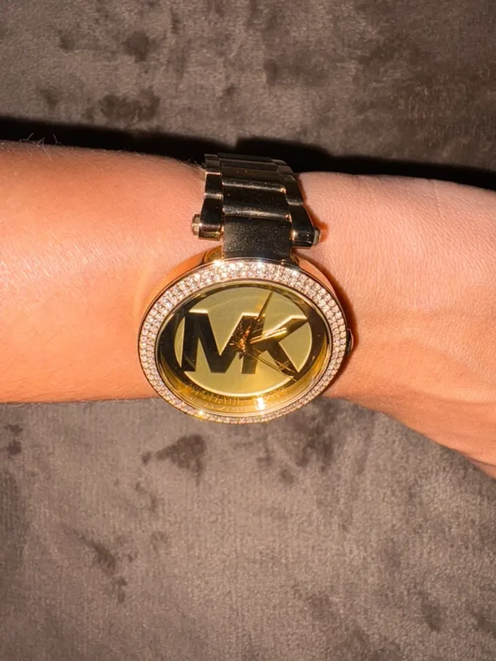 Montre femme Michael Kors doré en bon état - photo numéro 10