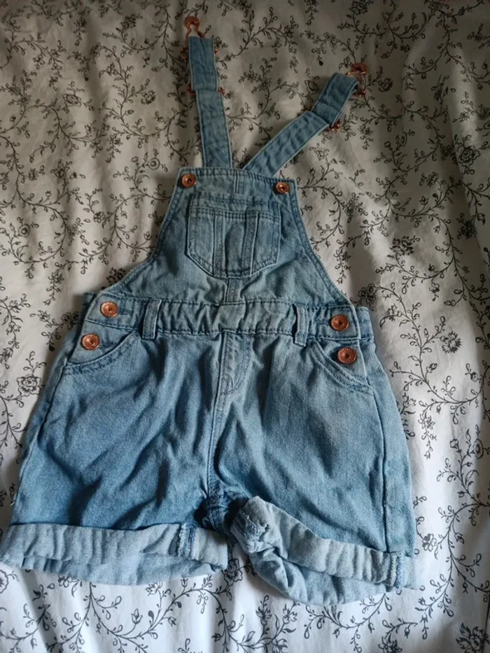 Salopette courte bleue en Jean in extenso très bon état