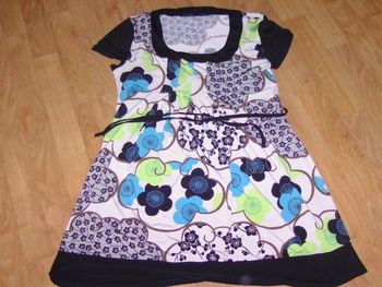 Robe LA MODE EST A VOUS blanche, bleue, verte et noire taille 40 TBE