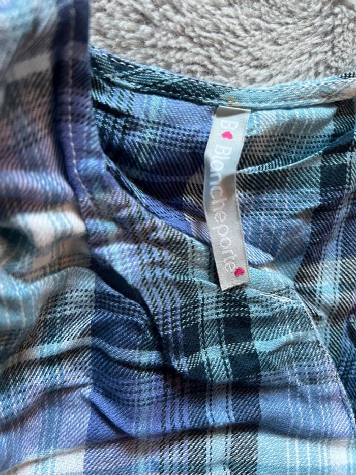 Blouse blanche porte - photo numéro 3