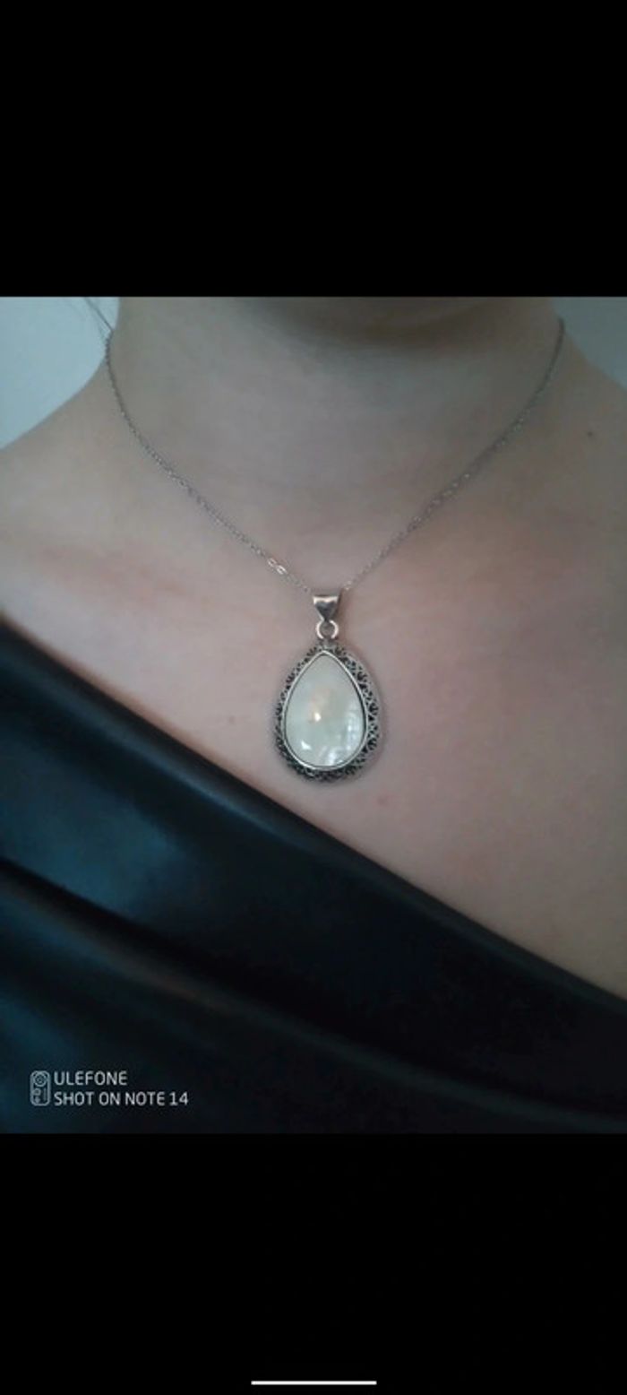 Collier pendentif de nacre blanche lumineuse - photo numéro 2