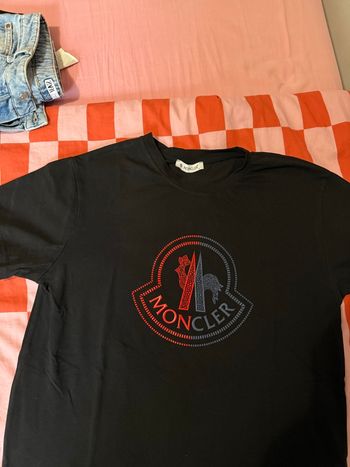 T-shirt Moncler taille L 