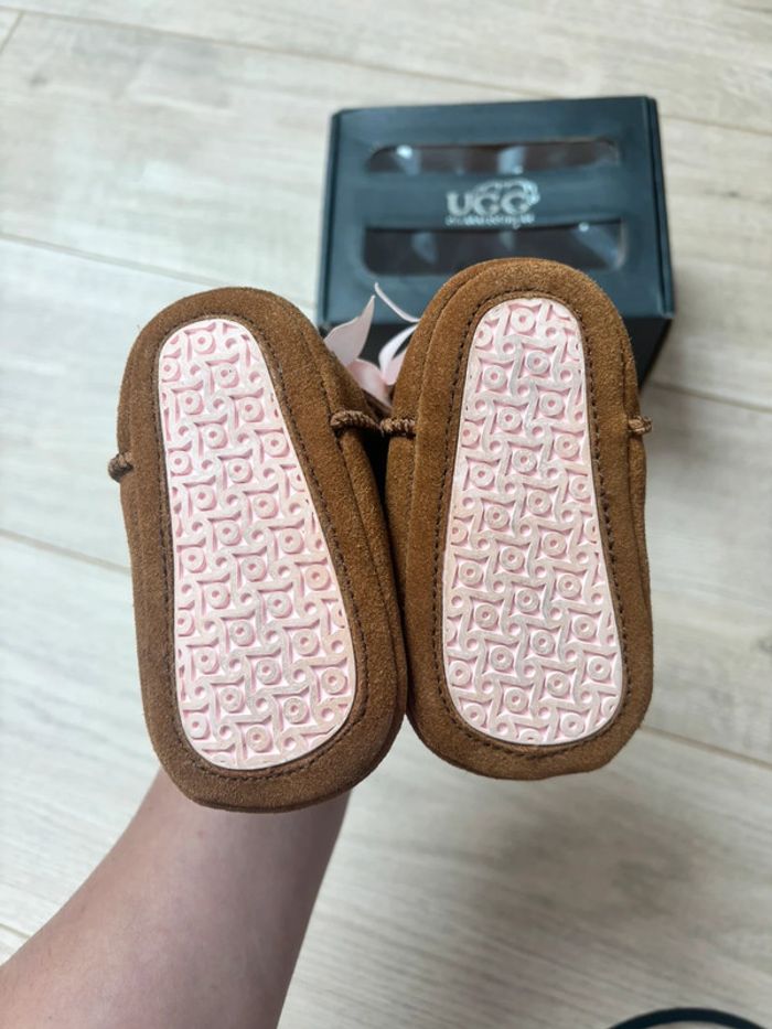 Mini Uggs 0/1mois - photo numéro 9
