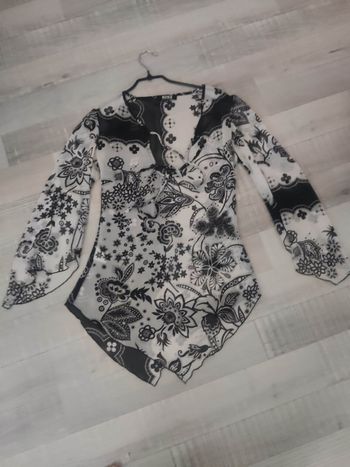 Jolie et originale chemise tunique transparente noir et blanc