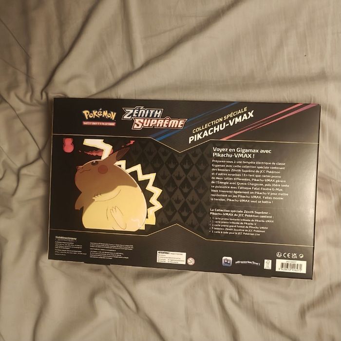 Coffret Pokémon Zénith suprême Pikachu v max - photo numéro 2