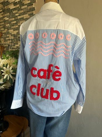 Chemise brodée devant et dos taille 40/42 
