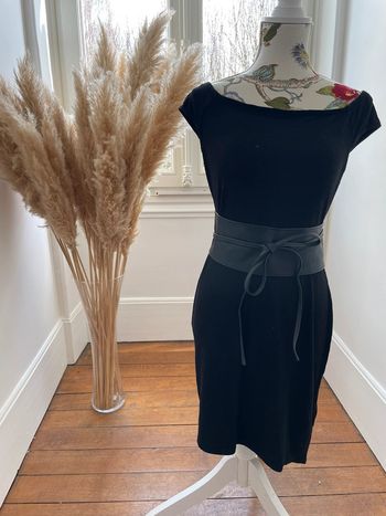 Robe moulante col bardot