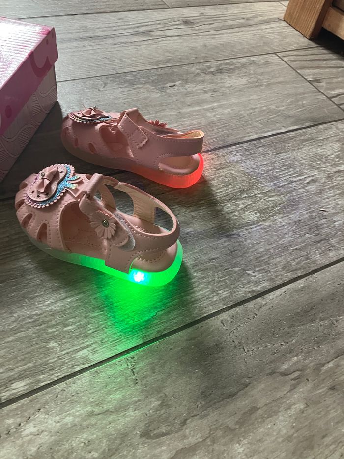 Sandales lumineuses T17 - photo numéro 4