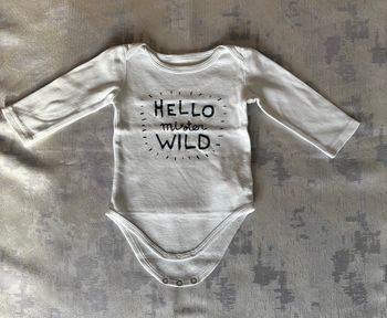 Body bébé manches longues 9 mois blanc à motifs | Très bon état 👕✨