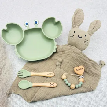 Coffret Repas Crabe Bébé Silicone – Personnalisé avec Prénom, Doudou & Couverts Bois