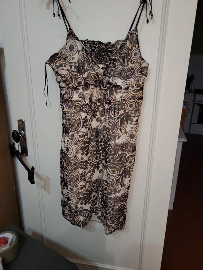 Robe a bretelles ici et maintenant