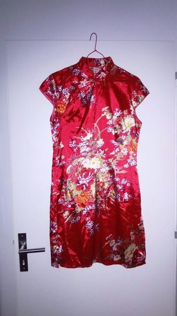 Robe asiatique rouge