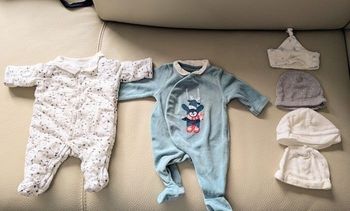 Lot vêtements taille naissance