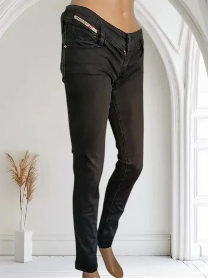 Jean Diesel modéle matic ,coupe straight fit ,taille basse ,stretch - photo numéro 4