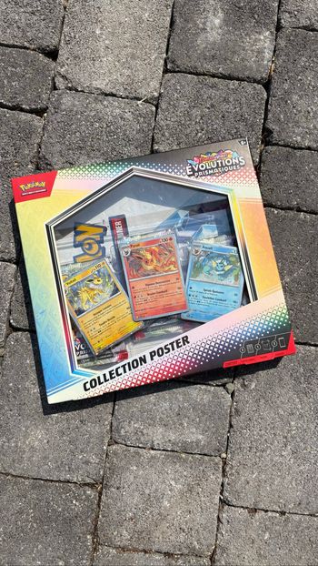 Pokémon - Coffret Poster EV8.5 - Évolutions Prismatiques