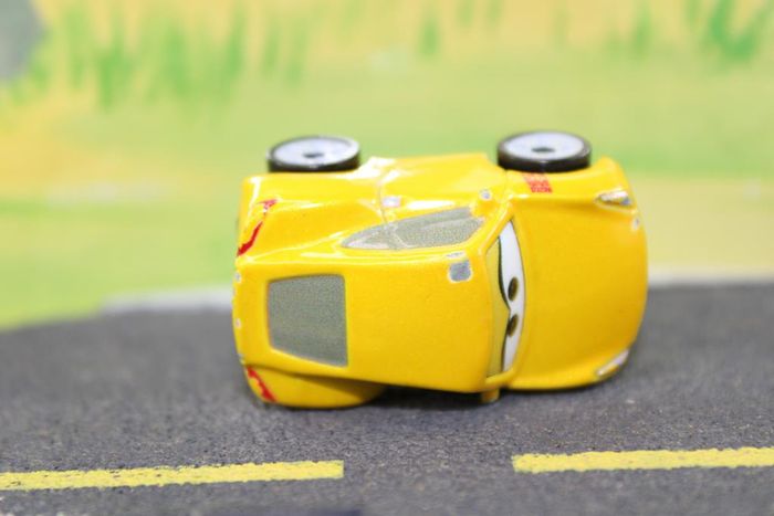 Disney Pixar mini racer Cruz Ramirez - photo numéro 9