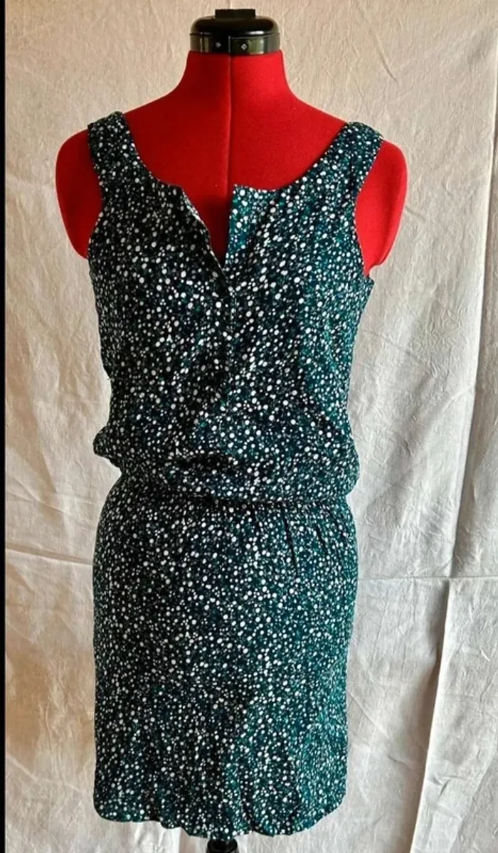 Superbe robe Naf Naf taille 34 état neuf