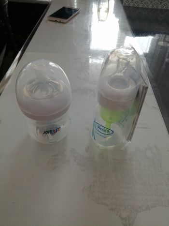 2 biberons: avent philips et DrBrown's