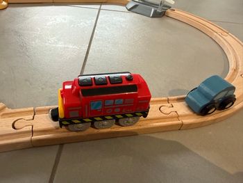 Train en bois avec accessoires 