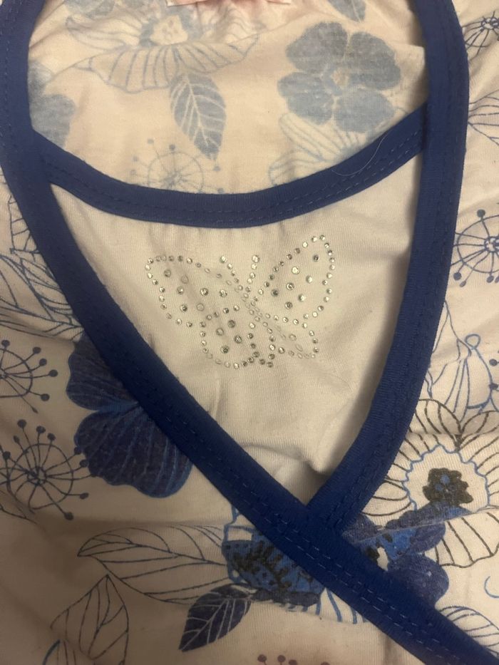 Robe à manche courte avec des fleurs bleues - photo numéro 5