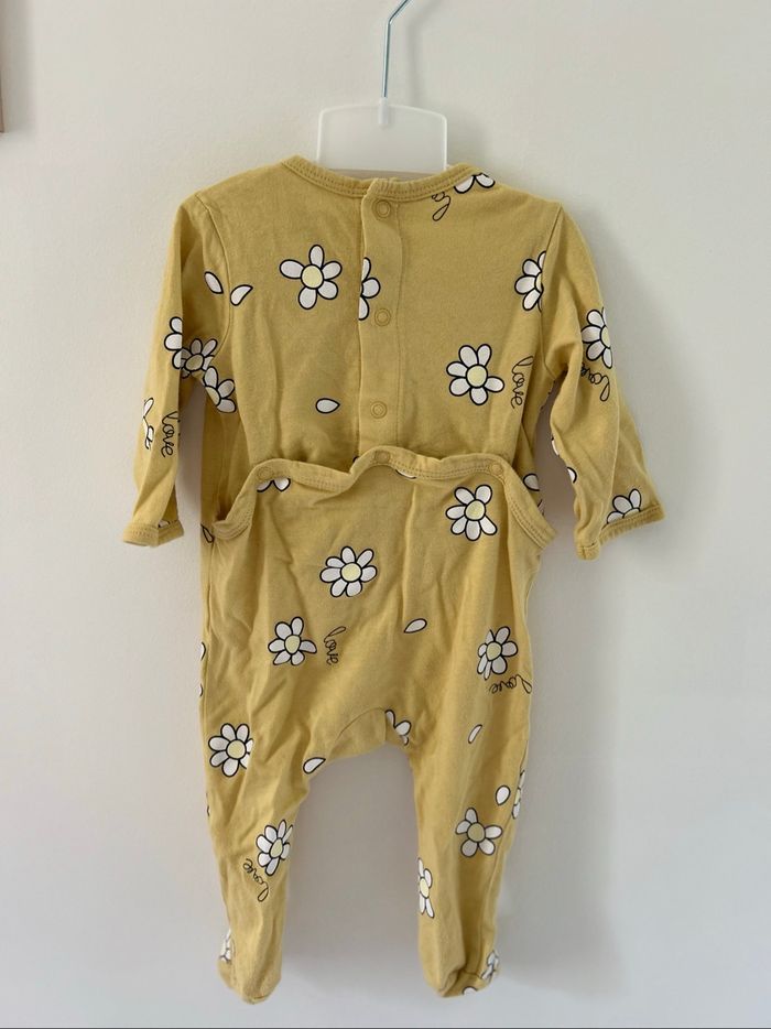 Pyjama marguerites jaune kiabi 6 mois - photo numéro 2