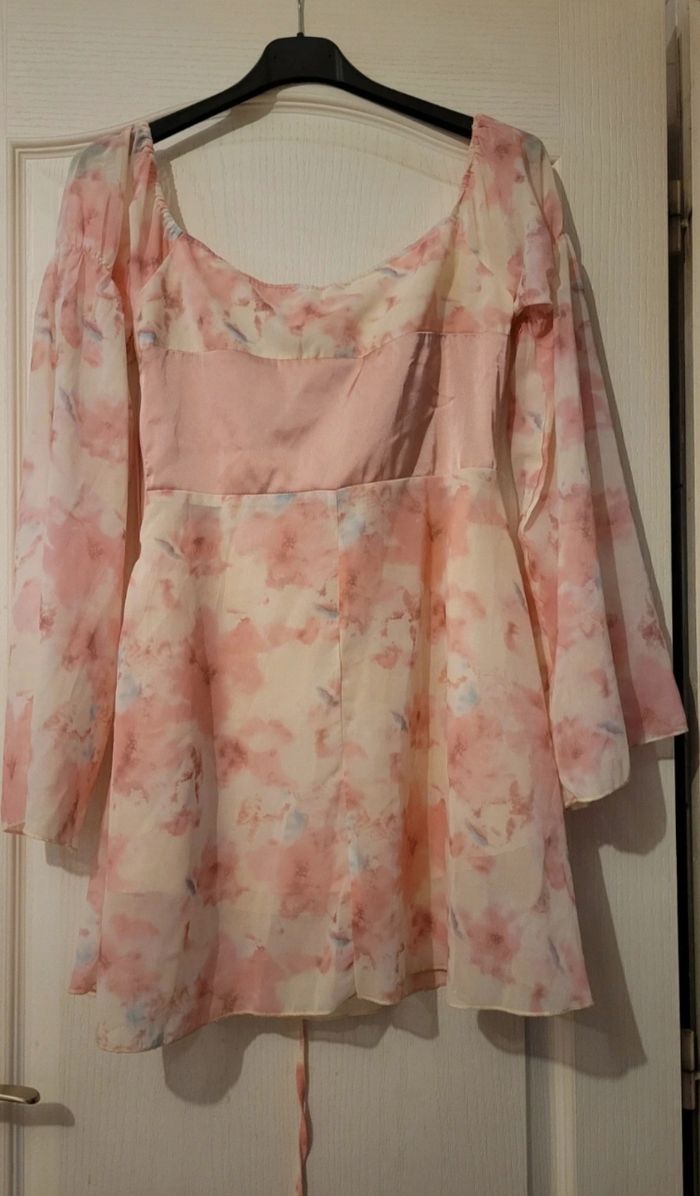 Robe avec lacet rose motif fleur - photo numéro 2