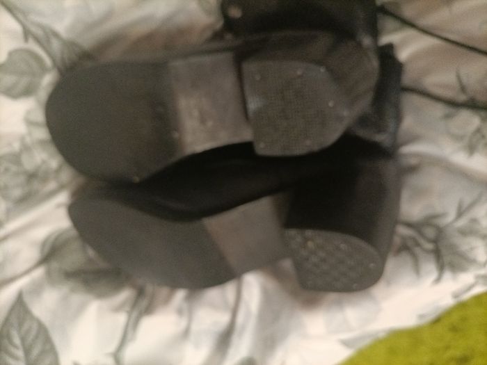 Bottines femme  Agnès  B  taille 39 en très très  bon état - photo numéro 9