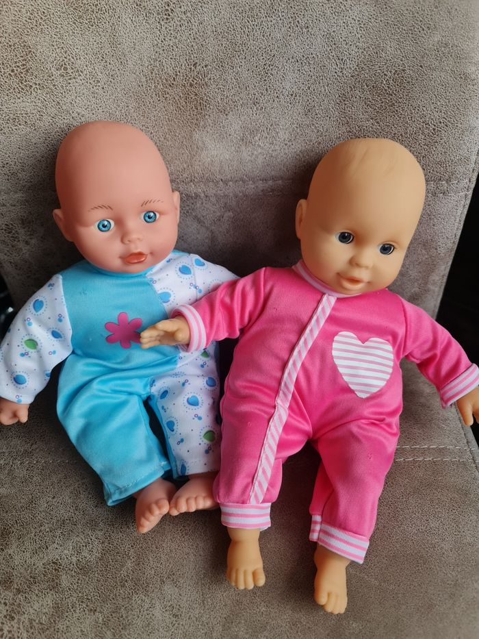 2 poupons