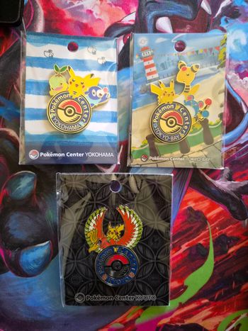 Lot de 3 pins de collection Pokémon Center