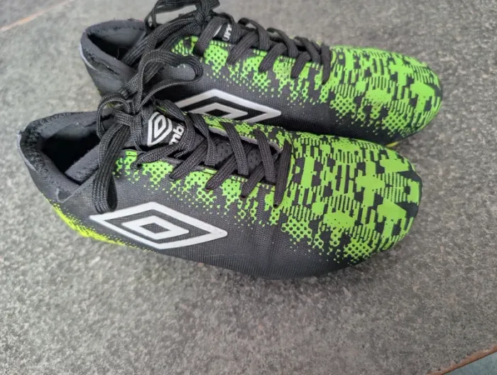 Crampons football Umbro taille 31