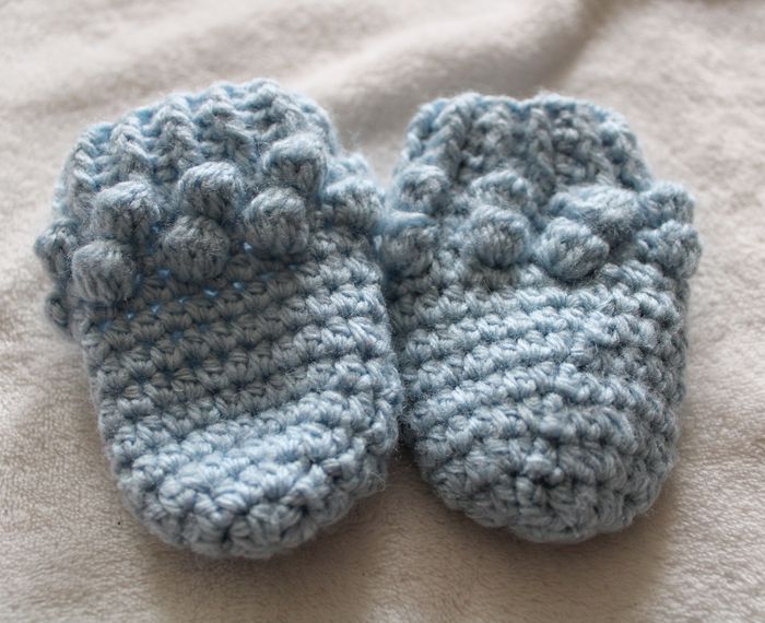 Moufles bébé pompon