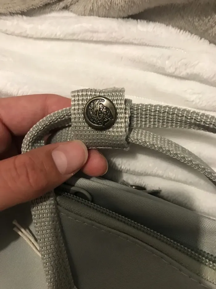Sac à dos gris fjällraven. - photo numéro 5