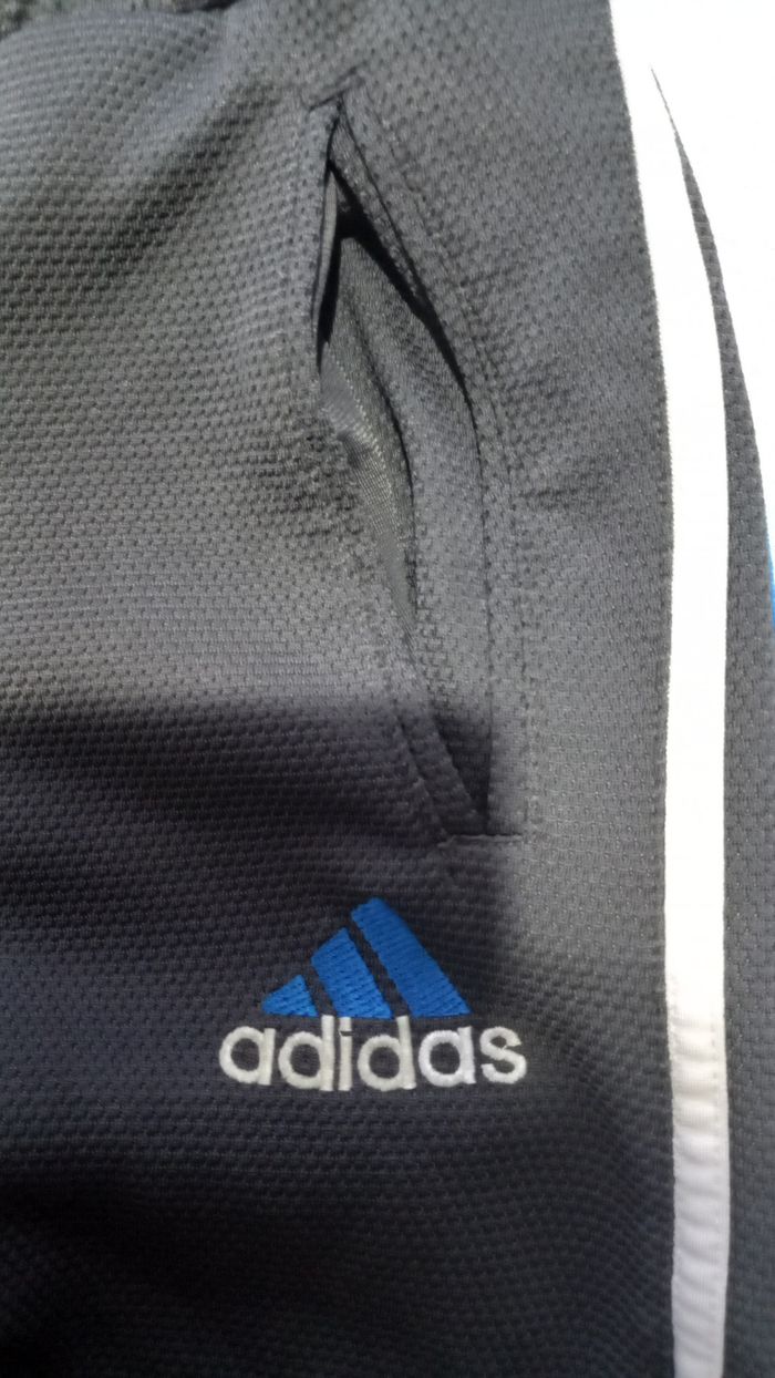 Short vintage Adidas brodé et empiècement the brand With the three stripes vintage pièce rare - photo numéro 3