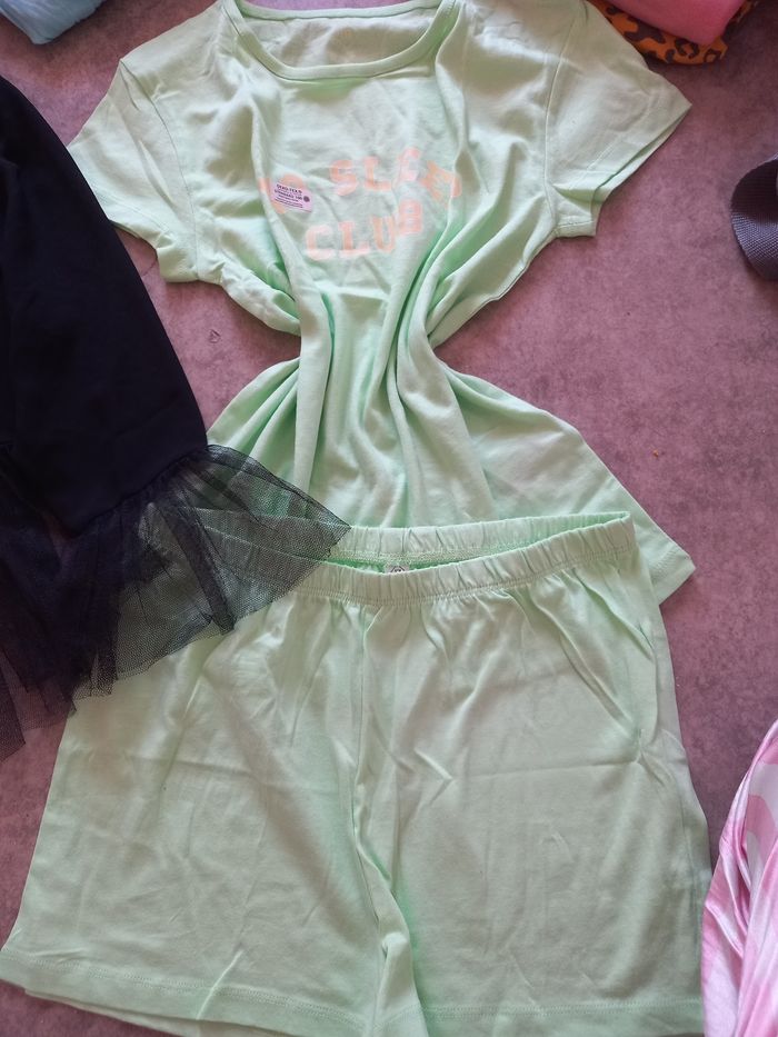 Lot blouse et pyjama - photo numéro 2